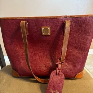 Dooney & Bourke Vintage Shoulder Bag with Matching Wallet Perfect Color for Fall